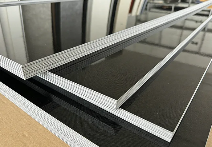 Las características del panel de pared de cristal de carbono con espejo PET.